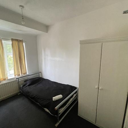 Cozy Private Rooms In Homestay Ilford Exterior foto