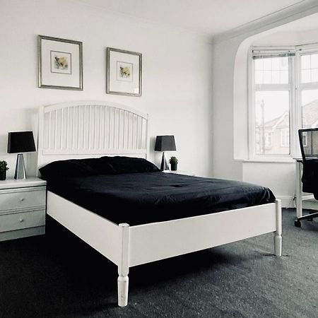 Cozy Private Rooms In Homestay Ilford Exterior foto