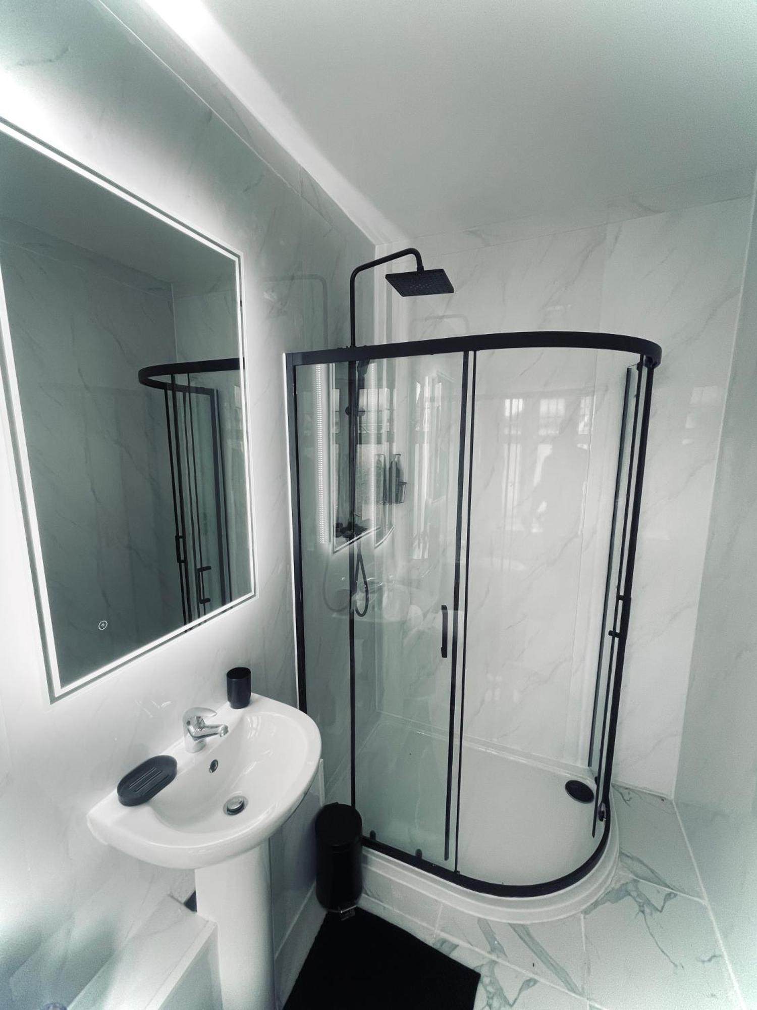 Cozy Private Rooms In Homestay Ilford Exterior foto